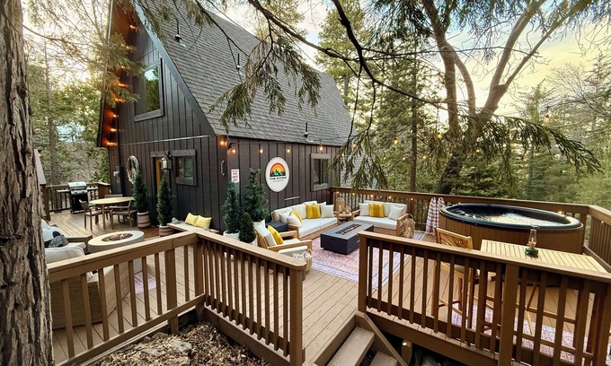 Lake Arrowhead Cabin | Hot Tub, Secluded A-Frame, Fire place