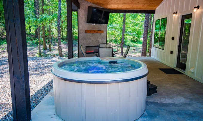Broken Bow Cabin | Hot Tub, Spa Room, Fire Pit, Electric Candles