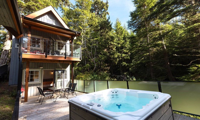 Ucluelet Cabin | Hot Tub · Spacious Cabin w/Views on Terrace Beach! ⎮Captain's Quarters