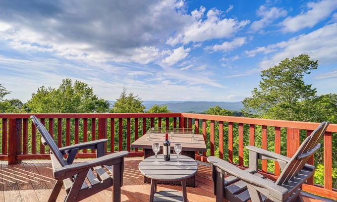 Beech Mountain House | Hot Tub + Stunning Views: Luxury Beech Mtn Escape!