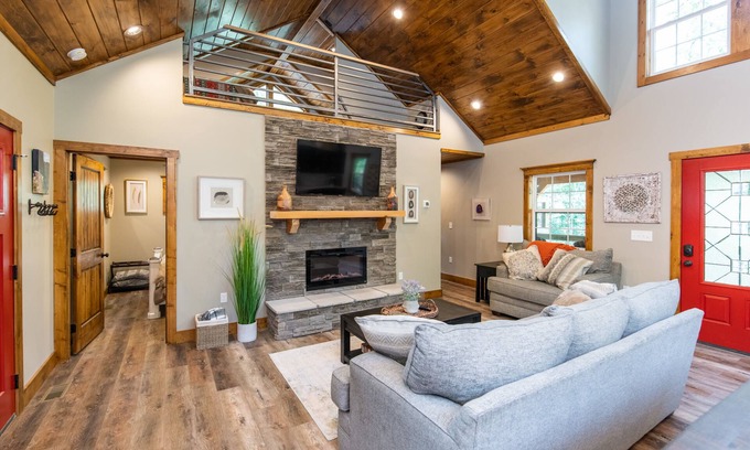Campton Cabin | Hot Tub, WiFi, Adventure - Family Cabin - Dreamscape - Red River Gorge, Kentucky!