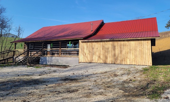 Pine Ridge Cabin | Hot Tub & WiFi - No Pet Fee - Pine Paradise - Getaway to Red River Gorge, Kentucky!