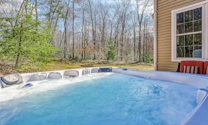 Cats Paw House | Hot Tub, Yard Games, Fire Pit, Rec Room-ping pong, air hockey, darts, billiards