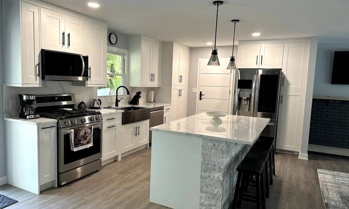 La Porte House | Hot tube/Large Yard 20min to beach!n
