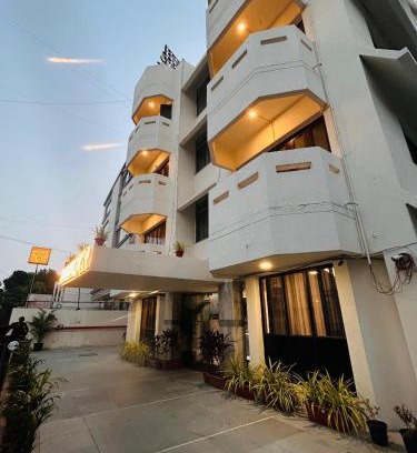 Vadodara Hotel | Hotel 7 CR