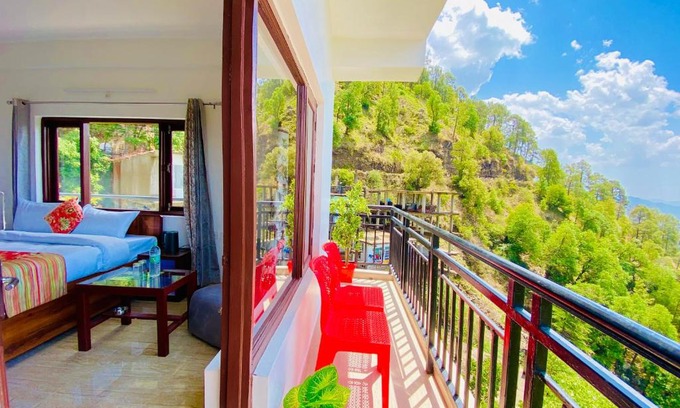 Shimla Hotel | Hotel AKS Residency with valley view on road with private parking