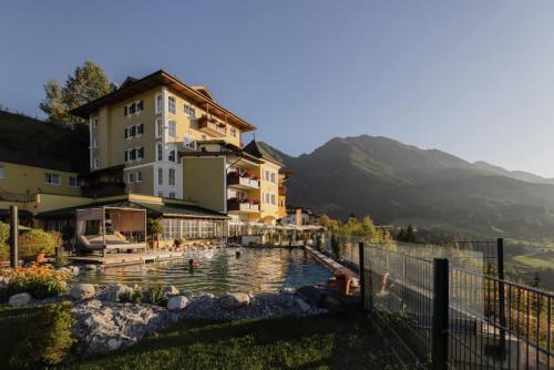 Alpendorf Hotel | Hotel AlpenSchlössl