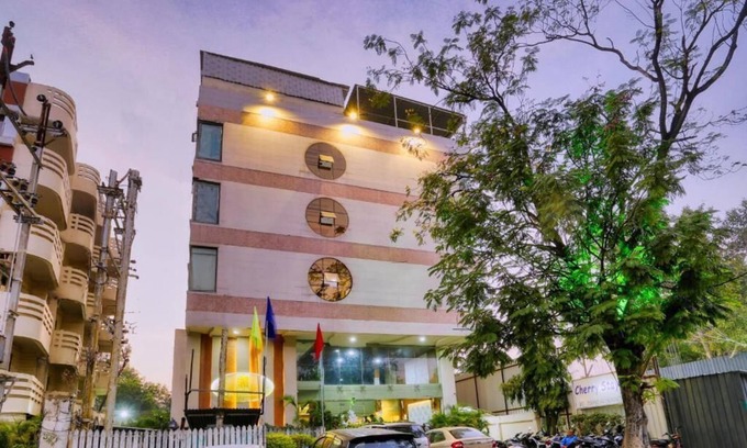 South Tukoganj Hotel | Hotel Amrit Residency