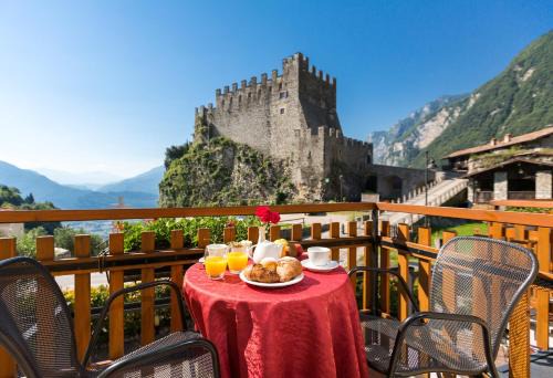 Canale di Tenno Hotel | Hotel Antica Croce - Gardaslowemotion