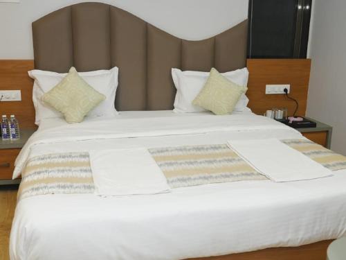 Dwarka Bed & Breakfast | Hotel Antilia Inn , Near Dwarkadhish Temple