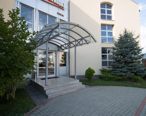 Targu Secuiesc Hotel | Hotel Atrium