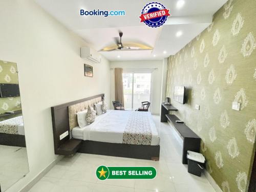 Haridwar Hotel | HOTEL BAGGA KUTEER ! HARIDWAR होटल बग्गा कुटीर ஹோட்டல் பக்கா குடிசை fully-Air-Conditioned-hotel, lift-wifi-and-Parking-availability near Ganga Ghaat and Mansa Devi Temple - 2