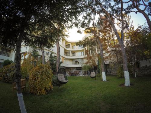 Vake-Saburtalo Resort | Hotel Beaumonde Garden