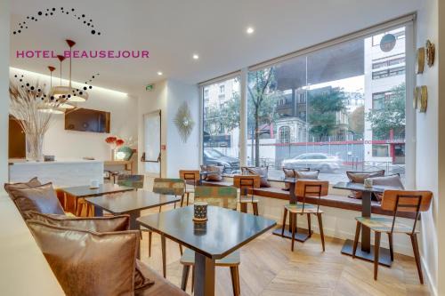 Quartier Saint-Ambroise Hotel | Hotel Beausejour