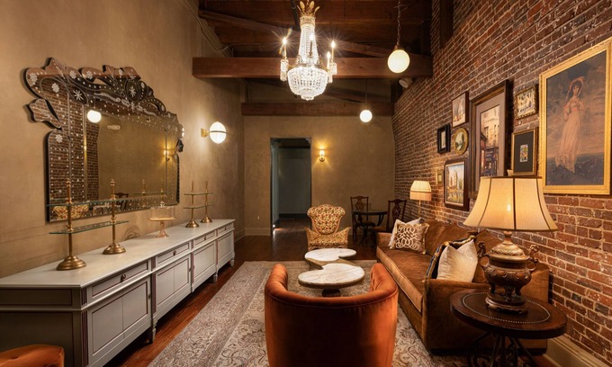 Downtown Knoxville Hotel | Hotel Cleo, Knoxville Downtown, a Tribute Portfolio Hotel