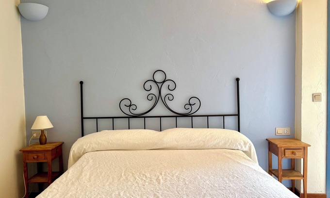 Ullastret Apartment | HOTEL EL FORT DúLLASTRET. Apartment 3: Two bedrooms with terrace.