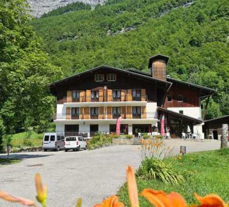Sixt-Fer-a-Cheval Hotel | Hotel et centre de vacances Le Choucas