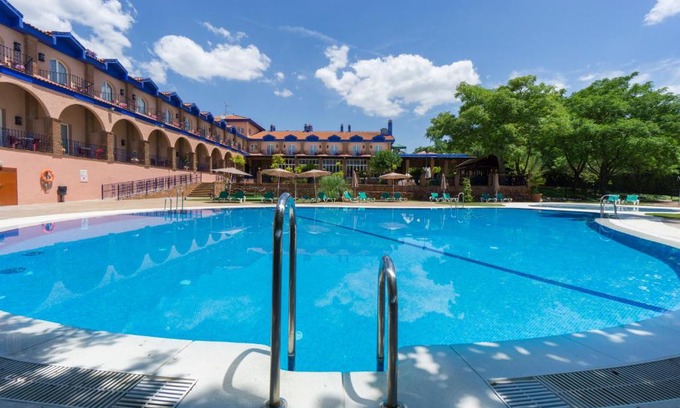 Cabra Hotel | Hotel Fuente Las Piedras