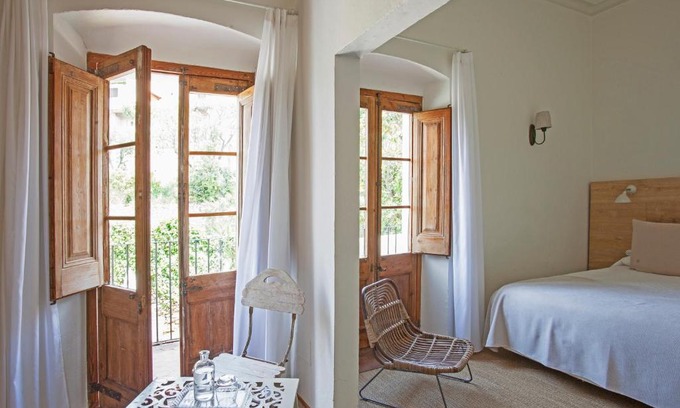 Begur Hotel | Hotel Hanoi