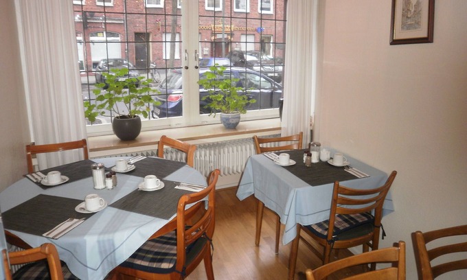 Dusseldorf Old Town Hotel | Hotel Haus Rheinblick