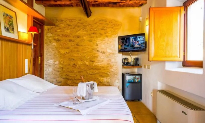 Sant Rafael de Sa Creu Hotel | Hotel In San Rafael With Air Conditioner, Smoking, Breakfast
