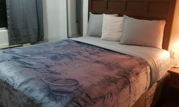 Stillwater Apartment | Hotel King Bed Hotel Room 114 Booking