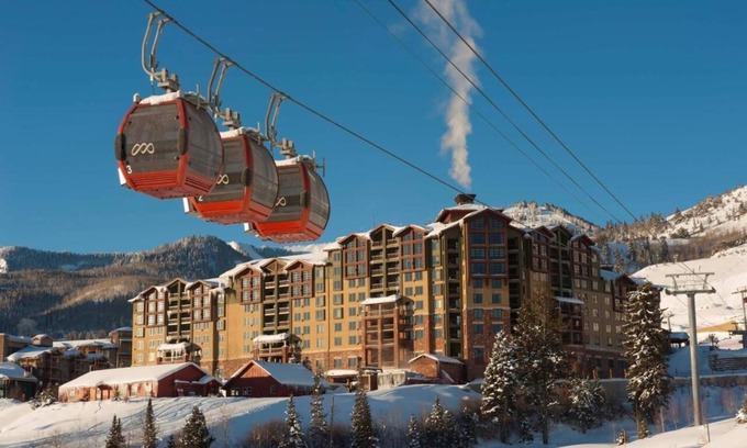 Park City Hotel | HOTEL KING BEDROOM NEAR BASE CHAIRLIFT - GRAND SUMMIT AVAILABLE NOW!