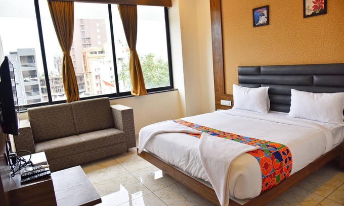 Vallabh Vidhyanagar Hotel | Hotel Krishna Palace