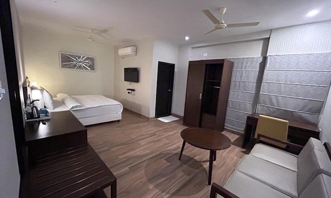 Lakdi Ka Pul Hotel | Hotel Krishna Palace - Lakdikapul