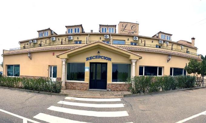Iniesta Hotel | HOTEL LOS CAÑAS