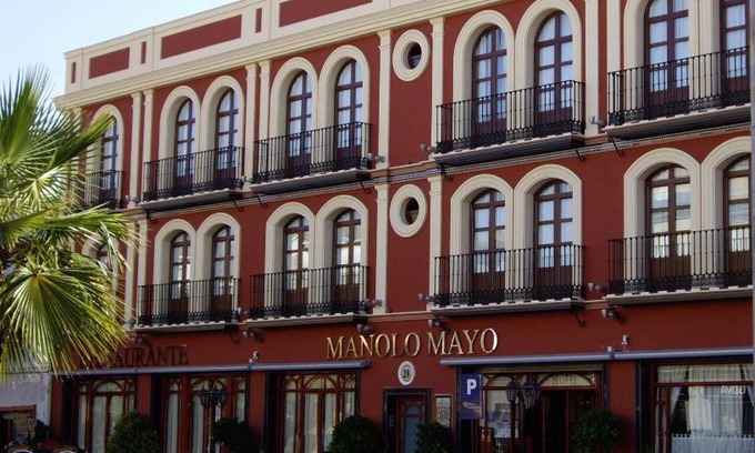 Los Palacios y Villafranca Hotel | Hotel Manolo Mayo