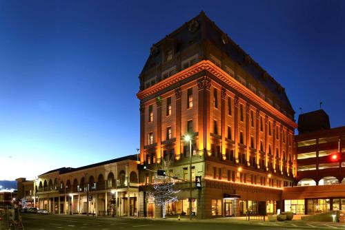 Brownstown Hotel | Hotel Maison Yakima Tapestry Collection by Hilton