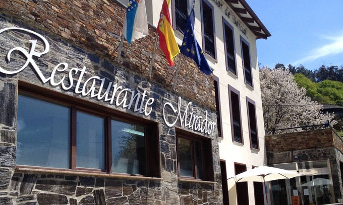 Ribeira de Piquin Hotel | Hotel Mirador de Barcia