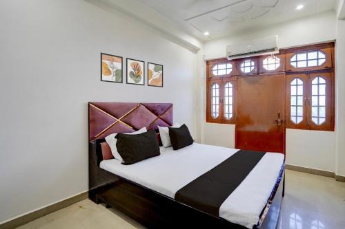Aligarh Hotel | Hotel O Crystal Crown