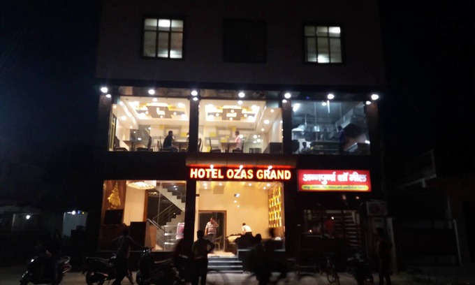 Varanasi Hotel | Hotel Ozas Grand