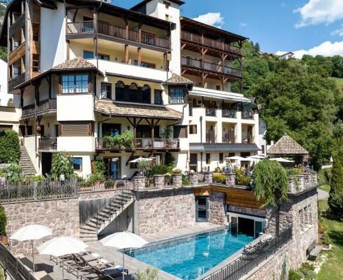 Tires Hotel | Hotel Paradies