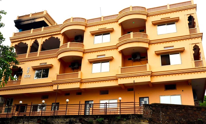 Maheshwar Hotel | Hotel Raj Palace