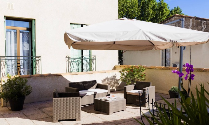 Saint-Gilles Hotel | Hotel Restaurant Le Cours