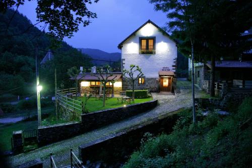 Izalzu Hotel | Hotel Rural Besaro - Selva de Irati