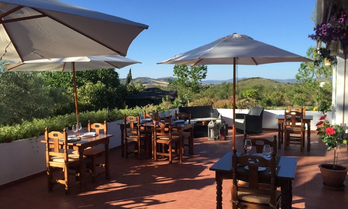 Villanueva de Tapia Hotel | Hotel Rural La Paloma