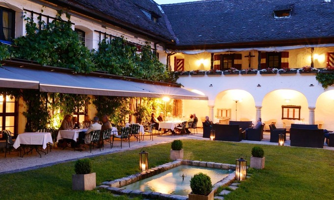 Poertschach am Woerthersee Hotel | Hotel Schloss Leonstain