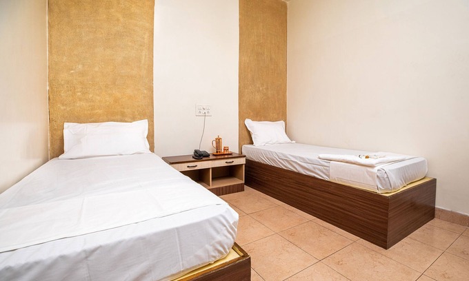 Gandhipuram Hotel | Hotel Sapthagiri Nest