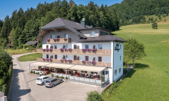 Nussdorf am Attersee Hotel | Hotel Schönberger