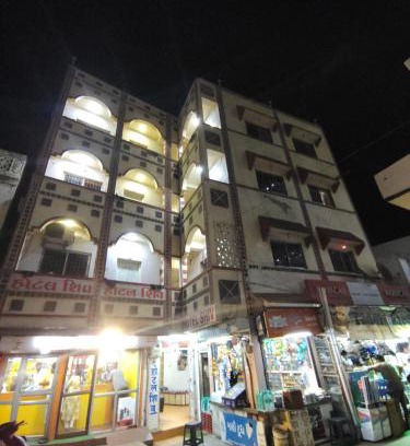 Dwarka Hotel | hotel shiv