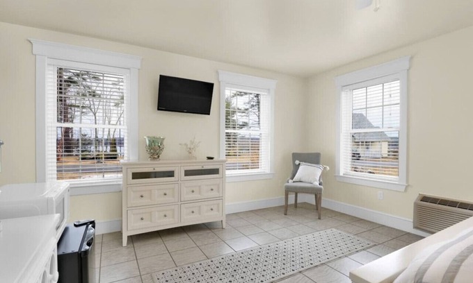 Edgecomb Apartment | Hotel-Style Suite: Private Room in Edgecomb, Maine
