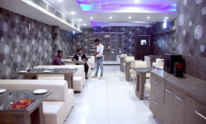 Satna Hotel | Hotel Swarat