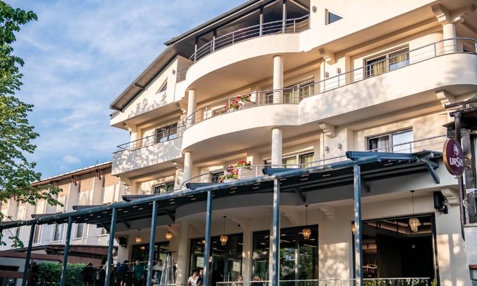 Curtea De Arges Hotel | Hotel THR Center