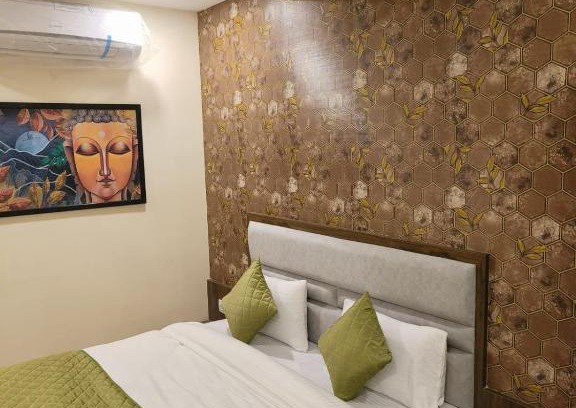 Vadodara Hotel | Hotel V R Villa