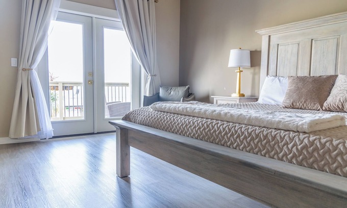 Pascagoula Hotel | Hotel Whiskey in Pascagoula