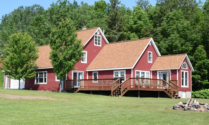 Houghton House | Houghton Canal Rocky Shore Retreat